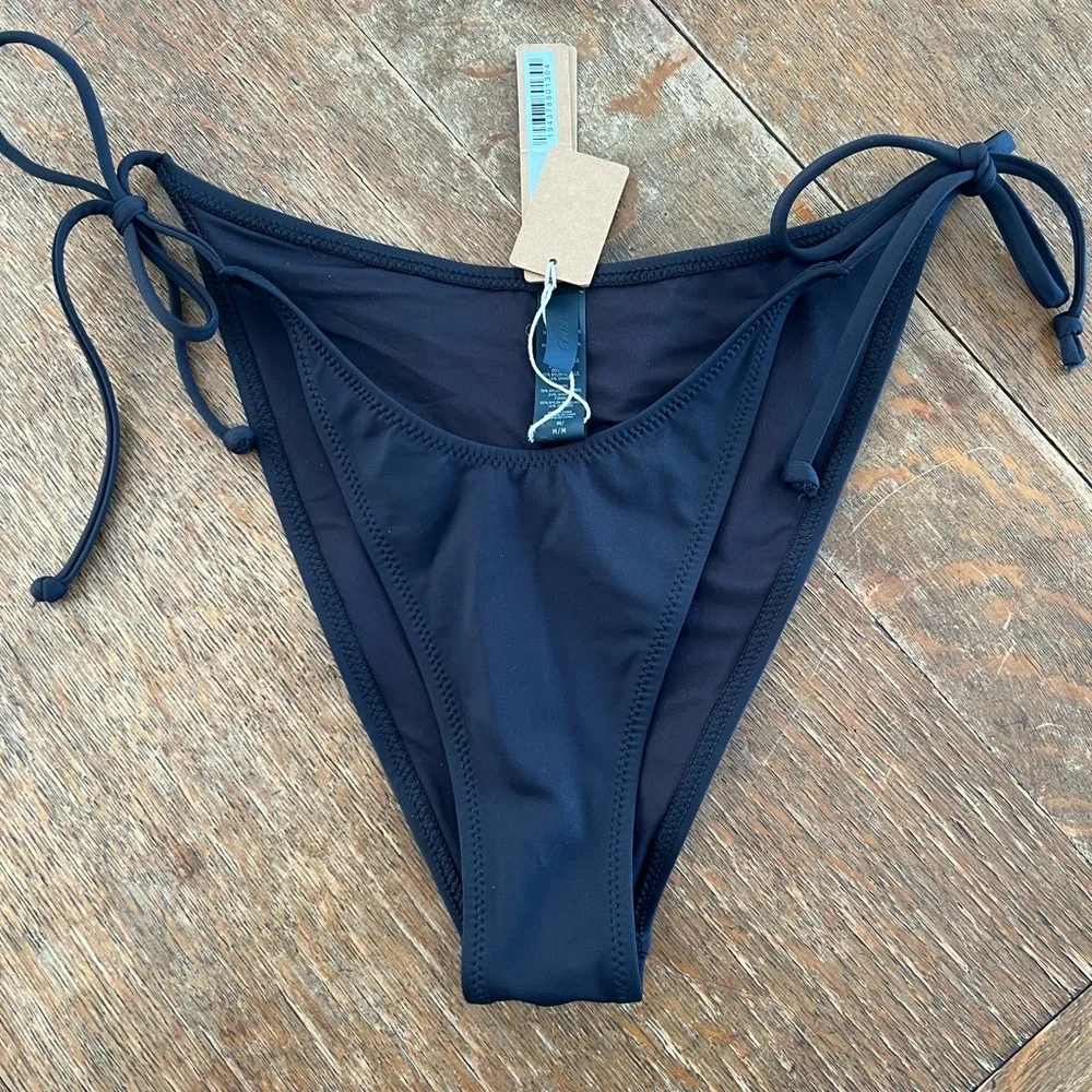 SKIMS Signature Swim Dipped Tie Bottom - Picture 3 of 4